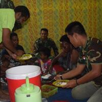tmmd-104--makan-malam-bersama-bukti-kedekatan-tni-dengan-rakyat