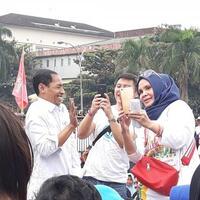 jokowi--kw--sapa-simpatisan-01-di-monumen-perjuangan-rakyat-jabar