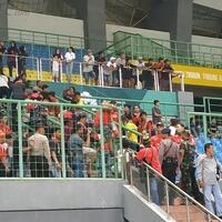 pelatih-semen-padang-hampir-digeruduk-suporter-usai-dikalahkan-bali-united-2-1