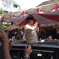 pria-yang-ditepak-prabowo-seorang-polisi-minta-maaf-soal-pengawalan