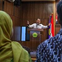 bima-arya-sebut-birokrat-harus-bisa-baca-perkembangan-zaman-di-era-40