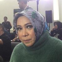 intip-aksesoris-melly-goeslaw-yang-nyentrik-dan-unik