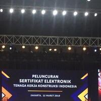 16000-tenaga-kerja-konstruksi-terima-sertifikat-elektronik-dari-presiden-jokowi