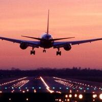 anaknya-ketinggalan-di-bandara-emak-emak-asal-arab-saudi-paksa-pesawat-putar-balik