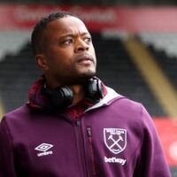 patrice-evra-bawa-hoki-buat-juventus-saat-saksikan-pertandingan-langsung