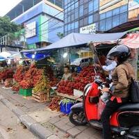 pemprov-dki-sebut-pkl-diperbolehkan-berdagang-di-atas-trotoar