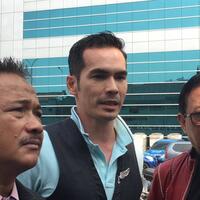 atalarik-syah-iri-dengan-ahmad-dhani-karena-merasa-laporannya-lambat-ditangani-polisi