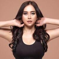 bukan-makanan-hamil-5-bulan-aura-kasih-justru-ngidam-bermain-dengan-ular-piton