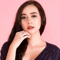 aura-kasih-bongkar-kebiasan-summer-ular-peliharannya-yang-suka-tidur-di-piring