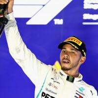 hamilton-paling-banyak-inilah-bocoran-gaji-pembalap-f1-2019