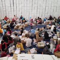 jelang-pemilu-ratusan-orang-di-tangerang-dikerahkan-melipat-surat-suara