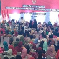 ketika-seorang-mak--goda--jokowi-hingga-minta-dibelikan-tv