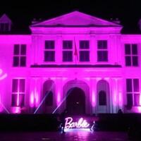 rayakan-ultah-ke-60-barbie-bikin-museum-fatahillah-bewarna-pink