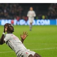 aksi-akrobatik-sadio-mane-berhasil-kelabui-kiper-terbaik-piala-dunia