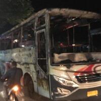 tabrak-motor-di-jalan-wates-jogja-bus-dibakar-massa