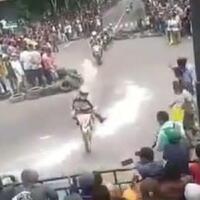 video-pembalap-crash-di-sirkuit-jalanan-madura-seorang-bocah-ikut-jadi-korban