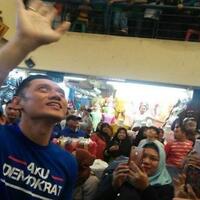 blusukan-di-pasar-cipulir-jakarta-selatan-ahy-diteriaki-ganteng