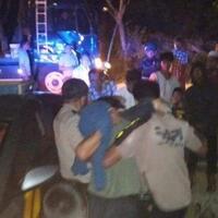 5-jam-berdiri-di-atas-tower-hendak-bunuh-diri-ria-lemas-setelah-dievakuasi-petugas