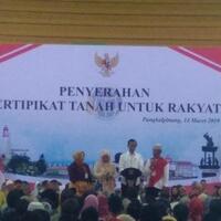 jokowi-serahkan-2500-sertipikat-tanah-ke-warga-babel