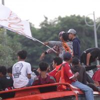 bus-the-jak-mania-terguling-di-tol-cipali-saat-awayday-ke-sleman