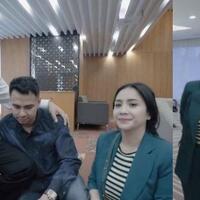 intip-tas-selempang-mewah-yang-dikenakan-nagita-slavina-saat-kunjungi-gedung-dpr