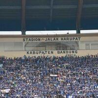 bobotoh-diminta-menahan-diri-saat-manajemen-bertemu-tim-pelatih-persib