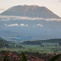 gunung-agung-kembali-erupsi-semburan-abu-vulkanik-capai-1000-meter