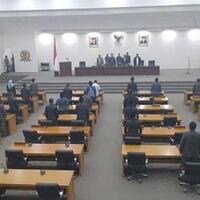 dprd-kabupaten-bekasi-resmi-umumkan-pengunduran-diri-bupati-neneng-hasanah