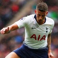 bek-tottenham-hotspur-picu-perang-antara-juventus-barcelona-dan-manchester-united