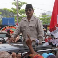 prabowo-kalau-mau-dekat-rakyat-jangan-di-atas-mobil-dong