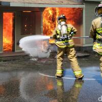 kebakaran-di-pasar-enjo-jaktim-padam-9-orang-dibawa-ke-rs