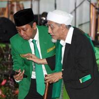 mbah-moen-kecewa-rommy-jadi-tersangka-suap