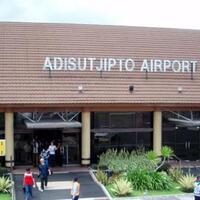 sempat-overrun-di-bandara-adisutjipto-garuda-pastikan-tidak-ada-kerusakan-pesawat