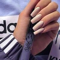 adidas-x-kylie-jenner-hadirkan-reveal-your-voice-yg-terinspirasi-dari-lip-kit-shady