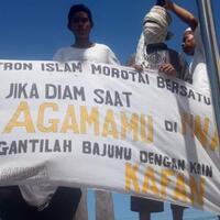 protes-baptis-massal-front-umat-islam-morotai-bersatu-turun-ke-jalan