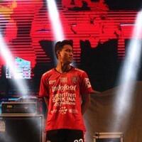 bali-united-masih-kenakan-sponsor-indofood-di-dada-depan-jersey-pemain