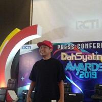 terjebak-dalam-lift-anaknya-denny-cagur-trauma