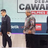saat-nobar-emak-emak-pertanyakan-sandiaga-yang-santun-dalam-debat