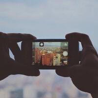 4-rahasia-foto-perjalanan-keren-dengan-smartphone-gunakan-casing-khusus