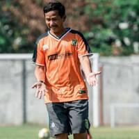 djadjang-nurdjaman-belum-dapat-restu-beli-pemain-asing-baru-untuk-persebaya-surabaya