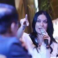 pesona-sophia-latjuba-yang-buat-semua-orang-terpana