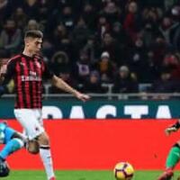 alami-cedera-kepala-kiper-napoli-dilarikan-ke-rumah-sakit