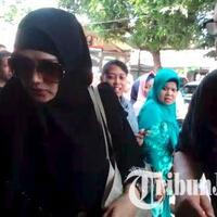 kunjungi-ahmad-dhani-mulan-jameela-bawa-roti