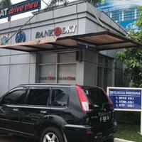 bayar-pajak-samsat-drive-thru-tak-perlu-fotokopi-dokumen-kendaraan-dan-ktp