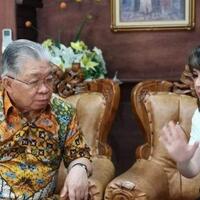 ketua-umum-psi-kunjungi-gereja-protestan-maluku-dan-keuskupan-ambon