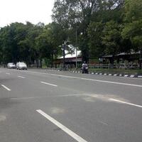 perempuan-paruh-baya-tewas-terlindas-mobil-saat-menyeberang-jalan