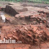 bpcb-jatim-sebut-situs-sekaran-adalah-bangunan-suci-yang-menghadap-ke-gunung-semeru