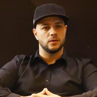 maher-zain-bakal-lelang-topi-kesayangan-di-konser-amal
