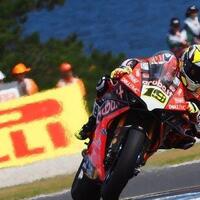 ada-cara-unik-yang-dipakai-mekanik-motor-wsbk-ini-buat-cek-suhu-cakram-motor