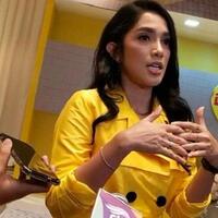 digosipkan-dengan-model-video-klipnya-ussy-sulistiawaty-kesal